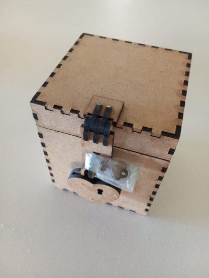 Hinged Lid Box with Heart Lock And Key - Image 3